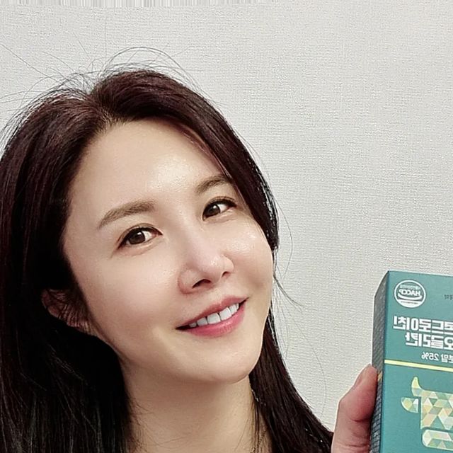 노혜원 on Instagram: "소연골 콘드로이친 프로테오글리칸

🌈우리동네 댄스학원은 다양한 춤을 배울 수 있어서 참 좋아요.

✔️새로 오픈한 Fithop 수업♡ 
-피트니스(근력)+힙합 댄스

스우파 언니들처럼 힙하게~~~
칼로리 불태우는 전신버닝댄스~

🌈근데 수강생 연령, 40~60 🤣🤣🤣 

✔️여기저기 삐그덕(?)거릴 나이들이지만...
✔️Fithop을 포기할 순 없죠ㅎㅎ

🌈저는 상아제약 <소연골 콘드로이친>으로 관절, 연골 관리를 하고 있어요^^

✔️프리미엄 소연골 분말 100%라 품질은 진짜 확실합니다♡

✔️콘드로이친, 프로테오글리칸, 2형 콜라겐을 동시에 섭취할 수 있으니 이걸로 근골격계 관리는 끝!!

🌈작년 발가락 골절, 발목인대 수술, 허리 섬유륜 파열을 겪고... 반년동안 휠체어, 목발 신세였던 저였기에...

✔️지금의 <팔팔한 댄스 라이프>가 넘나 행복해요~

✔️팔팔한 이 행복, 오래도록 누리기 위해 관절, 인대가 건강에 최선을 다할 생각입니다♡ 

🌈 상아제약 소연골 콘드러이친

✔️무릎 시큰거림, 관절 삐걱거림에 확실히 효과가 좋은 거 같아요ㅎㅎ

✔️저분자라 흡수도, 효과도 빠른 것 같구요~

🌈댄스 회원들한테 소개했는데.. 깐깐한 주부들도 대만족♡

✔️성분이 안전하니 '안심'이라고 하구요~ (화학첨가물 없음)

🌈도가니탕 일부러 챙겨먹던 나ㅋ

✔️이제는 상아제약 소연골 콘드로이친으로 간단하게, 완벽 관리할거에요~

🌈 99 88 123 이란 말 들어보셨나요?

"99세까지 88하게 살다가
1~2일 입원하고
3일째에 무지개 다리 건너자^^;;;;"

✔️웰다잉에 대한 우스갯소리로 넘겼는데...
중년이 되고, 건강에 적신호가 생기고 나니...

진짜 공감하게 되더라구요.

🌈여러분~
우리 99세까지 88하게 살아요♡

✔️팔팔하려면 관절 건강이 제일 중요해요^^♡ 콘드로이친, 필수^^

#광고#광고#상아제약#소연골콘드로이친#콘드로이친#소연골 #핏합 #fithop #아줌마취미활동"
