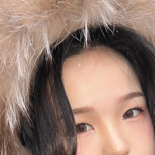 @jinahjoah on Instagram: "#광고 #제품제공 #오로라렌즈 사용 후기 

오로라렌즈의 새로운 브랜드 IDIFF의 MEOW 렌즈 ❣️

✔️ 우수한 착용감 
✔️ 고양이처럼 신비로운 눈빛 연출 가능 
✔️ KFDA 승인, GMP 인증 받은 국내 제조 제품 

라섹 후 렌즈끼는 걸 선호하지 않는 편인데 이 렌즈는 이물감없이 편안했습니다 ❣️
착용한 컬러는 순서대로 앙고라핑크, 키튼베이지 ❣️

#OLOLA #자연스러운렌즈 #써클렌즈 #컬러렌즈 #idiff #아이디프 #학생렌즈 #하이라이트렌즈"