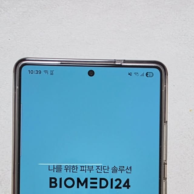 빵란 | 빵란의 빵원 라이프 on Instagram: "#광고 BIOMEDI24 AI 피부진단
에스테틱 샵 필수 솔루션

에스테틱 샵에서 고객 피부 진단
아직도 수기로 하고 계신가요?
바이오메디는 AI가 실시간으로 피부를 분석해 맞춤 케어, 패키지, 제품까지 자동으로 추천해주는 모바일 피부진단 솔루션이에요

모공, 탄력  유분 같은 기본 피부 정보뿐 아니라
생활습관, 수면 리듬, 스트레스 지수 등 총 16개 항목을 함께 분석해 기존 문진 대비 정확도가 50% 이상 높아졌어요

고객은 스마트폰으로 간단하게 촬영, 문진만 하면 되고
샵은 객관적인 진단 결과를 기반으로 상담할 수 있어
신뢰도와 만족도가 자연스럽게 상승해요

특히 에스테틱 전문 브랜드 BIO24h와 연동돼
AI가 추천하는 제품 라인업으로 업셀링과 재구매율까지 챙길 수 있는 점이 큰 장점이에요!

현재 베타 버전 테스트 중이며
2026년 정식 출시를 앞두고 있어요
앞서 도입한 샵들은 기능 개선 과정에 참여할 수 있어 경쟁력을 미리 확보하기에 정말 좋은 타이밍이에요

에스테틱 샵 운영자라면
AI 기반 피부 분석은 이미 선택이 아니라 필수
내년 출시 전에 꼭 주목해보세요

#바이오메디 #AI피부진단 #AI피부분석
#BIOMEDI24 #에스테틱샵전용어플 #피부진단어플 #에스테틱솔루션 #피부관리샵 #피부측정 #피부분석 #AI스킨케어 #에스테틱샵필수템 #에스테틱창업 #피부과추천어플 #스킨케어솔루션 #에스테틱운영 #BIO24h #피부케어추천 #에스테틱추천 #미용실운영 #에스테틱기기 #피부상담 #피부맞춤케어"