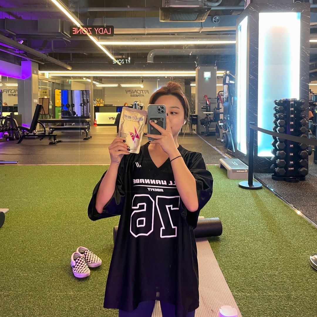 지윤 | #광고 요즘 내 #운동전부스터 #에너지샵 #에너지볼트 고작 당은 2g에 좋은 주원료들 🧆#과라나카페인 150mg 🦪#아르기닌 1500mg 🔥#카르니틴 1000mg 🦑#타우린 1000mg 🍒복분자 농축액 🍋레몬 농축액 복분자 레모네이드 맛🍒🍋... | Instagram