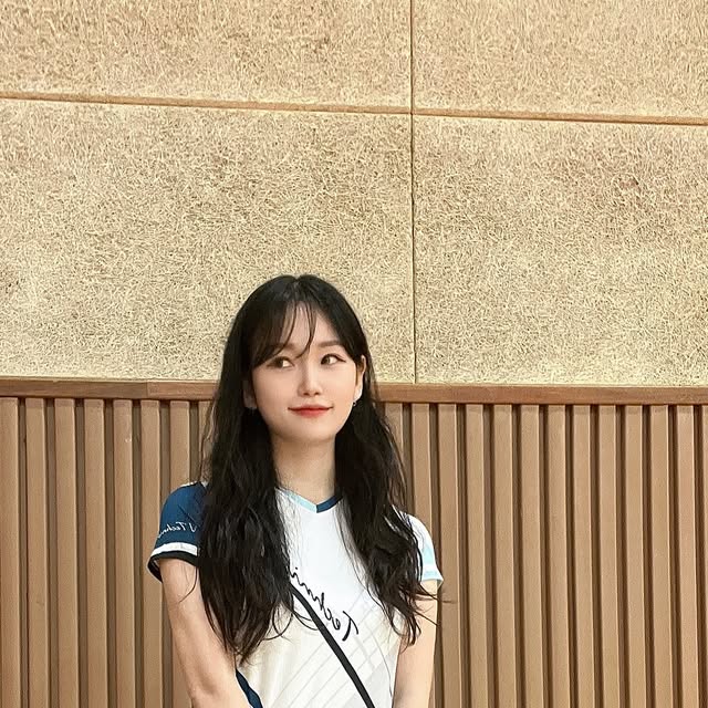 배드민턴 예은🏸 on Instagram: "#5월 #행복시작
5월에는 어떤 좋은일들이 가득할까💙

많은 변화가 있었던 4월 한 달,
그리고 앞으로 기대되는 5월!
레슨도 다시 시작하고 대회도 나가고
배드민턴 열심히 쳐야지☺️✨🫶🏻

.
.

➰#운동복 : #테크니스트 @technist 
➰#셔틀콕 : #리더클 @leadercle 
➰#보호대 : #바우어파인트 @bauerfeindkorea"