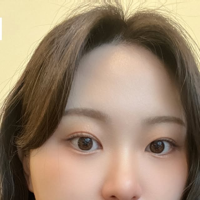 임나영이다 이 말이야! on Instagram: "#투에이엔광고 ☀️2025년 새해를 맞아 투에이엔에서 블루밍 가든 컬렉션을 새로 출시했다고 해요! 아직 추운 겨울이지만 미리미리 얼마 남지 않은 봄을