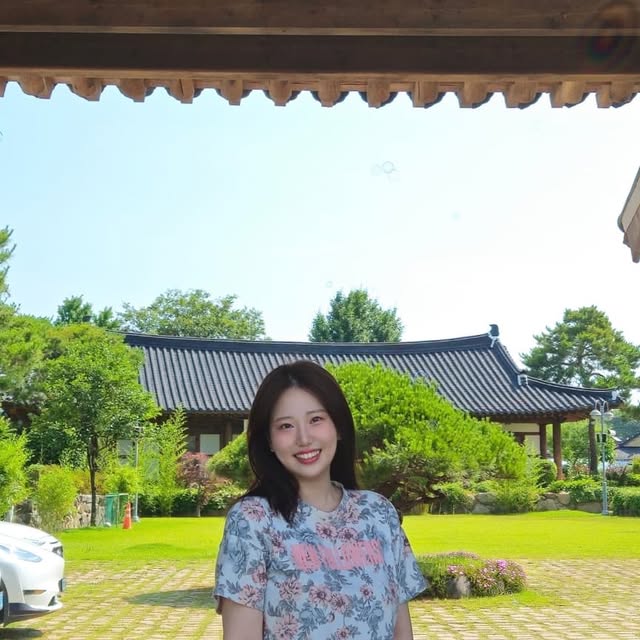 曳珠珠珠 on Instagram: "#광고 💙🩵

농촌체험여행에서도 엄청 편하게 입고다닌 스탠다드에러 미니멀 워싱 카펜터 버뮤다 데님팬츠 빈티지 블루
빈티지 컬러와 유니크한 옆쪽 디자인이 뽀인트
착용감도 엄청 편안해서 휘뚜루마뚜루 잘 입고댕김🫡

#스탠다드에러 #STANDARDERROR #남여공용팬츠 #데님 #데님팬츠 #팬츠 #바지 #와이드바지 #워싱팬츠 #버뮤다팬츠 #버뮤다 #반바지 #데일리룩 #바지추천 #DenimPants #Denim #Pants #빈티지팬츠 #코디추천"