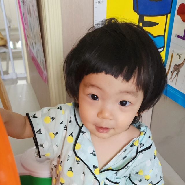강다온 on Instagram: "#광고 이불이람 질색하던 이유찬! 이불을 좋아하게 됐어요
더운날에 살짝 가볍게 덮을 블랭킷이에요
이번 아이누오 거즈블랭킷은 
100% 순면으로 통기성과 체온유지에 좋은 원단으로 제작되었고 무형광 제품으로 아기가 물고 빨아도 문제가 없는 안전한 블랭킷이에요
주말에 바다에 갔는데 날이 흐리고 바람이 차더라구요
그럴 줄 알고 아이누오 블랭킷도 챙겼어요
얇아서 휴대하기도 좋은데 여러모로 활용하기 좋아요
낮에 햇빛이 강할때는 윰차에서 햇빛가리개로
실내 에어컨 바람이나 산책중 바람이 차가울때는 바람막이로도 사용가능해요

#광고#아이누오#inuo#아이누오블랭킷#여름블랭킷#블랭킷#신생아블랭킷#아기블랭킷#낮잠이불#아기이불#아기휴대용이불#휴대용블랭킷#신생아이불#유모차담요#거즈블랭킷#애착이불#아기여름이불#신생아여름이불#순면블랭킷#유아블랭킷#어린이집이불#이린이집낮잠이불#아기담요#신생아담요"