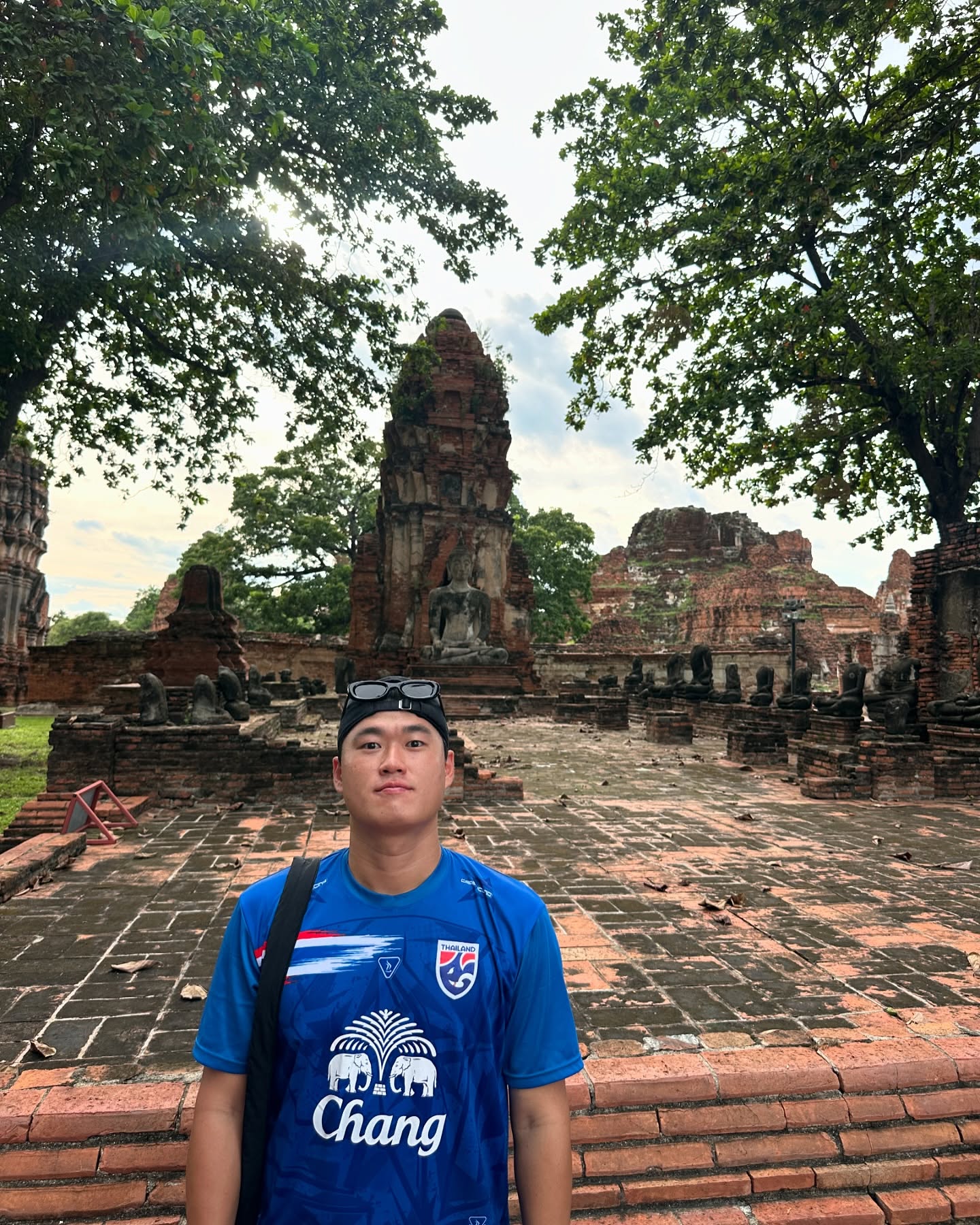 Fell in love with
SOMTAM & TOM YAM KUNG ✨

1~3 : Ayuttaya
4~5 : Banyan Tree Hotel Saffron Dinner Cruise
6~10 : Somtam & Tomyamkung 🤍

Happy moments with my family, Time of Our Life