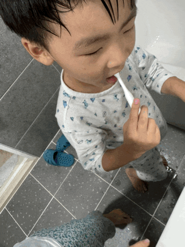 유아칫솔로 추천하는 뷰카 마일드 더블 초미세 어린이 칫솔 불소모 칫솔이라 충치예방 가능