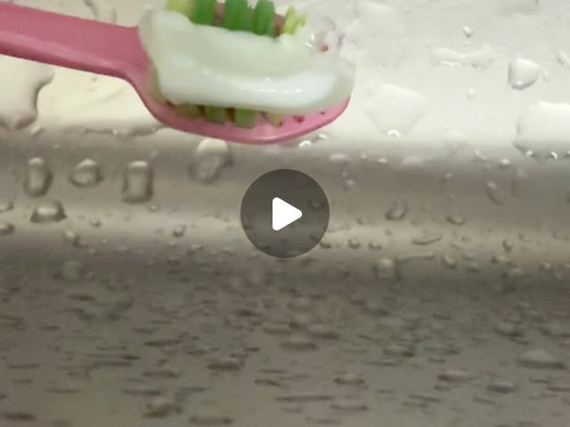 qlalfdlwl on Instagram: "📌 덴티넬 임플리스 3~4일 사용 후기!

요즘 인비절라인 교정 중이라 잇몸이 많이 약해졌었어요 ㅠ
붓고, 피도 나고… 진짜 고민이었는데 덴티넬 임플리스가 살려줬어요!

✔ 잇몸질환 케어
✔ 충치 예방
✔ 구강 청결 & 구취 제거
한 번에 가능한 의약외품 인증 제품이라 안심하고 사용했습니다!

분말치약이라
🔸 일반 치약 위에 올려 써도 되고
🔸 단독으로 써도 OK!
저는 분말이 떨어지는 게 싫어서 치약 위에 얹어서 사용하는 게 제일 좋았어요 👍
칫솔에 물 살짝만 묻히면 고정력도 좋아요!

그리고 사이즈가 집/사무실 두 곳에서 쓰기 딱 좋은 휴대형이라
까먹을까 봐 저는 2개 사서 두 군데에 비치해도 좋을 것 같다는 생각이 들어요 ㅎㅎ

✨ 중요한 포인트
3~4일 정도 꾸준히 쓰니까 진짜 잇몸 붓기가 줄고 편안해지는 게 느껴졌어요!

‼️ 오늘 단 하루 선착순 할인 특가 진행 중이라
구매 고민하셨던 분들은 지금이 기회 🛒
잇몸 약하신 분들한테 진심으로 추천합니다!
#광고 #임플리스 #덴티넬"