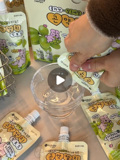 히리네식탁 || 홈브런치 •건강식단 •집밥 on Instagram: "#광고
@mcnultybio_official
설날에 많이 먹어서 늘어난 위땜에,
하루종일 먹고 싶은 거 실화에요??!🤣🤣
막 단거 먹고 싶을 때 딱인
맥널티바이오의 김토끼 곤약젤리 💚
향긋달달 청포도맛에 콜라겐부터 알로에겔까지!
속부터 채우는 맛있는 이너뷰티 김토끼 곤약젤리 ‼️
제로슈가 당류 0g, 1포당 6.7kcal로 부담 없이 먹고
한 포로 탄력과 포만감 동시 충전 가능하니
간식으로 딱이죠??👍🏻👍🏻
그리고 입터짐 방지로도 굿💚
HACCP인증시설제조로 믿고 먹는 김토끼 곤약젤리로
우리 명절에 늘어난 위를 다시 줄여보자구욧🙏🏻
#맥널티바이오#김토끼#김토끼곤약젤리#다이어트젤리"