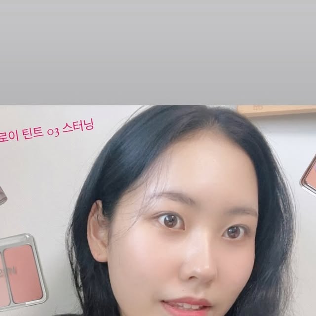 최윤서 on Instagram: "#투에이엔 #광고 투에이엔 홀릭중💗 듀얼 치크에서 무펄 치크&펄 치크 구성은 처음! ଘ(੭*ˊᵕˋ)੭* ̀ˋ 모공과 요철을 보송하게 메꿔주는 무펄을 베이스로, 생