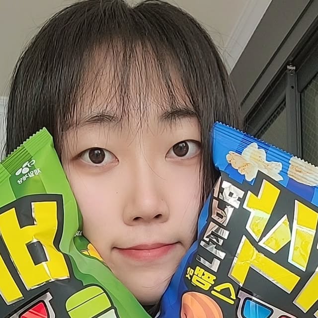 Jin on Instagram: "#광고 #팝콘 
CJ제일제당에서 스팸과 백설 브랜드와 콜라보 완료한 팝콘 스낵류~

스팸과 팝콘/ 허브솔트와 팝콘의 완벽한 조화로 커피,술, 음료와 찰떡궁합 

바삭바삭한 팝콘 식감으로 손이 자꾸만 가요~ 

한봉지로 포만감 가득 UP
아이 간식으로도, 맥주 안주로도 호불호 없는 안주 JMT~

@cj_basakchip

#CJ #신상 #스팸"