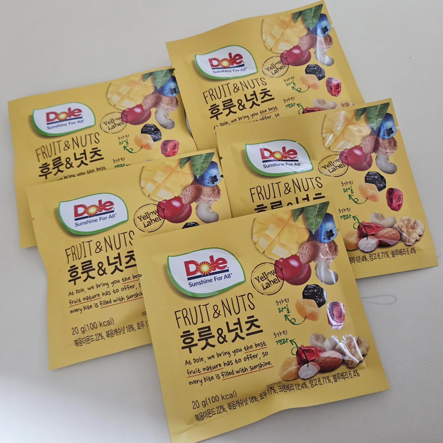 #협찬 dole.korea #후룻앤넛츠 #견과류
한봉지씩 먹을 수 있어서 좋고,
휴대하기도 편해서 너무 좋아요!
씹는맛도 있고, 과일도 들어가 있어서
상큼하고 달달한게 더해지니 좋네요~^^
.
.
.
#부모님선물 #명절선물 #패션 #설날선물 #코덕 #Dole #N잡러 #참슬뷰티 #돌코리아 #뷰티