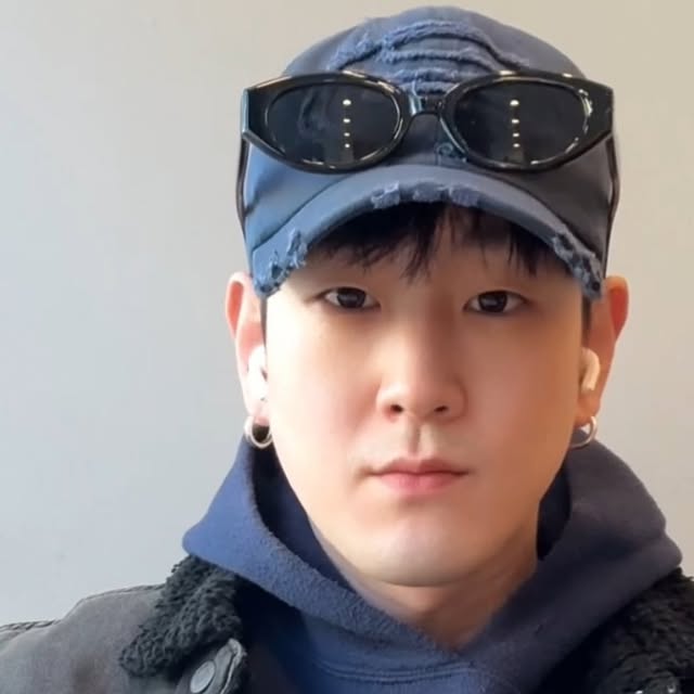 Pino1992 on Instagram: "#광고 멋 좀 내고 싶다?
힙한무드 잘 살려주는 모멘투스
@momentus_eyewear JUDE BLACK 선글라스

이런 아이템 하나쯤 있으면 활용하기 은근 좋더라구요
자외선은 겨울에도 강하기때문에 눈을 보호하기 위해서도
선글라스는 필수템이죠!

#선글라스 #선글라스추천 #패션아이템 #모멘투스"