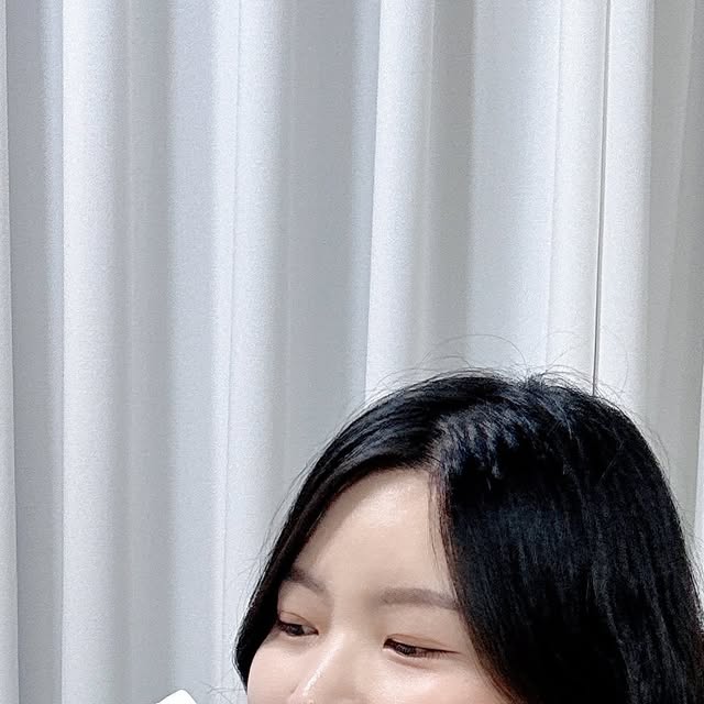 ᴍɪꜱᴏ on Instagram: "#협찬 
@pocarisweat_kr #월간포카리 #포카리스웨트

내 퍼스널 컬러는 포카리스웨트🩵
이 구역의 포카리 모델은 나야나🙋🏻‍♀️

#월간포카리 는 올해로 3년째 진행되는 포카리스웨트 사진 공모전 캠페인으로 이번 달 캠페인(7.1~7.31) 주제는 ‘인간포카리’에요
제가 평소에도 너무 좋아하는 포카리와 함께 저도 참여해봤어요! 

매 달마다 베스트 월간 포카리 모델을 선정하여 푸짐한 경품과 리미티드 포카리 에디션 굿즈 제공하니 여러분도 #인간포카리 참여해보세요👀

*이미지 부문 외 숏츠와 ai 부문 신설로 자유롭게 응모가능
*수상작은 캠페인 종료 후 포카리스웨트 인스타그램 및 파워페이지에 소개됩니다

#인간포카리 #핫플레이스 #인플루언서 #포카리 #수분 #패션 #파랑 #푸드 #청량 #캠페인 #이온음료 #제품리뷰 #이온워터 #뷰티인플루언서 #포카리캠페인 #운동 #뷰티"
