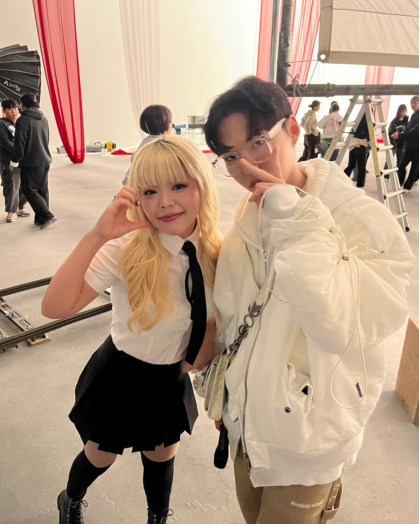 느좋시 ~ 🍀💚 = 좋아하는 사람들과 연습 + 촬영까지 💟
코스모시✨ 데뷔 축하해요 💜 デビューおめでとうございます

Directed by mood_dok 울 도훈 제일 고맙고 수고핑🧚🏻‍♀️
Assist by da.bin__ 다빈이가 있어 행복핑 사랑해🧚🏻‍♀️
또 추억 그득 함께한 댄서분들 최고🎀 수고하셨슴당

#コスモシー #cosmosy #zigyzigy #japan #mv #코스모시