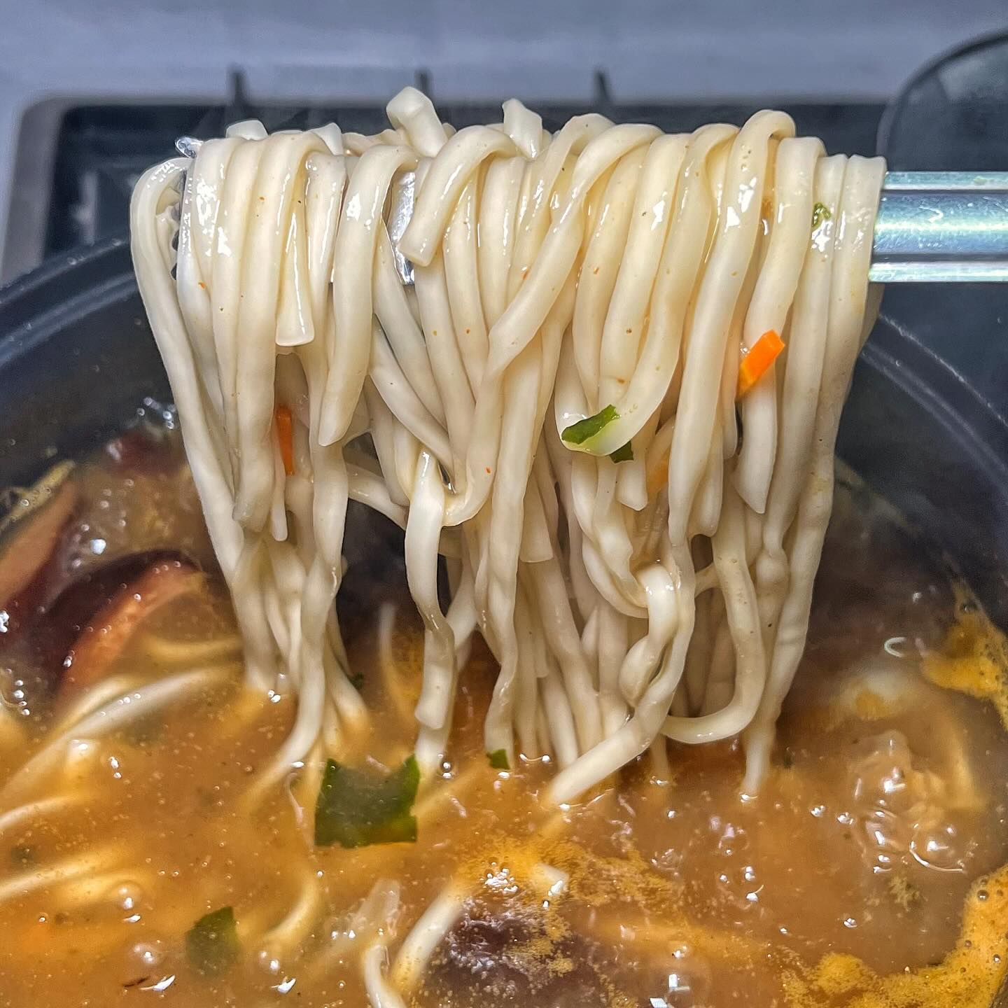[협찬] 라면끓이기보다 간편한 수제비, 칼국수

26년 명장이 만든 초간편한
‘돌쇠네 농산물’ 수제비와 칼국수에요

멸치맛스프가 동봉되어 있어 
별도로 간 맞출 필요도 없고
비리지 않고 깊은 맛이 나요

탱글하고 쫀쫀한 면발과 수제비에
국물이 쏙 배어서 자꾸 넘어가요ㅠㅠ

요즘같이 추운 날 밖에 나가지말고
뜨끈한 국물로 몸 푸는거 어때요??

📌 구매처: 돌쇠네농산물 스마트스토어 (dolfarmer_official)
 제품명: 명장수제비 6인분 + 명장칼국수 6인분

_

#협찬 #돌쇠네농산물 #돌쇠네농산물수제비 #돌쇠네농산물칼국수
#돌쇠네농산물명장수제비 #돌쇠네농산물명장칼국수
#칼국수밀키트 #수제비밀키트 #칼국수맛집 #수제비맛집