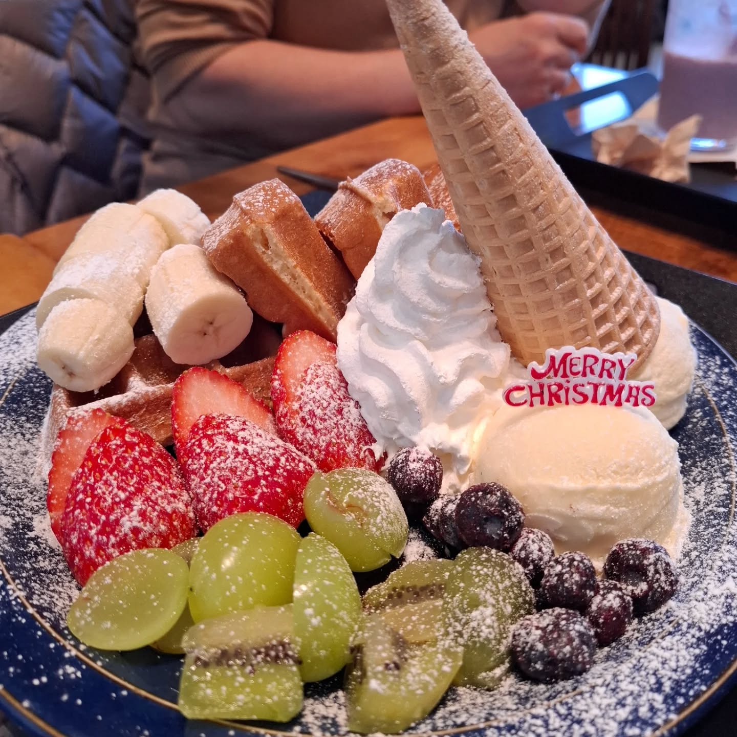 까페가기전 우연찮게 들린 불짬뽕 왕 맛집ㅋ
그리고 시원한 음료와 달콤한 와플! 모든것이 완벽!
가족들과 함께 ~ 좋아좋아💕

#악산 #와플맛집 #시그니처커피 #스카치어쩌구 #맛있게먹으면0칼로리