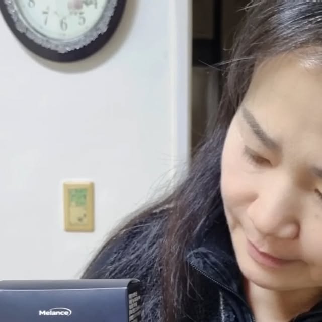 생활정보당 on Instagram: "#광고

정수리 쪽 새치가 신경 쓰여서 시작한 미스블랙 프로바이오틱스!

여성 새치 고민을 고려한 영양제라
부담 없이 챙기기 좋았어요.

예전엔 머리카락 색이 들쭉날쭉해 보여서 스트레스였는데,
요즘은 전체 인상이 훨씬 정돈된 느낌이에요.

비포보다 애프터가 차분해 보여서
꾸준히 관리하는 재미가 생겼어요!

여러분들도 같은 고민이시라면,
자신 있게 추천드리고 싶네요!

👉 https://bit.ly/48rIcYb

#미스블랙#새치영양제"