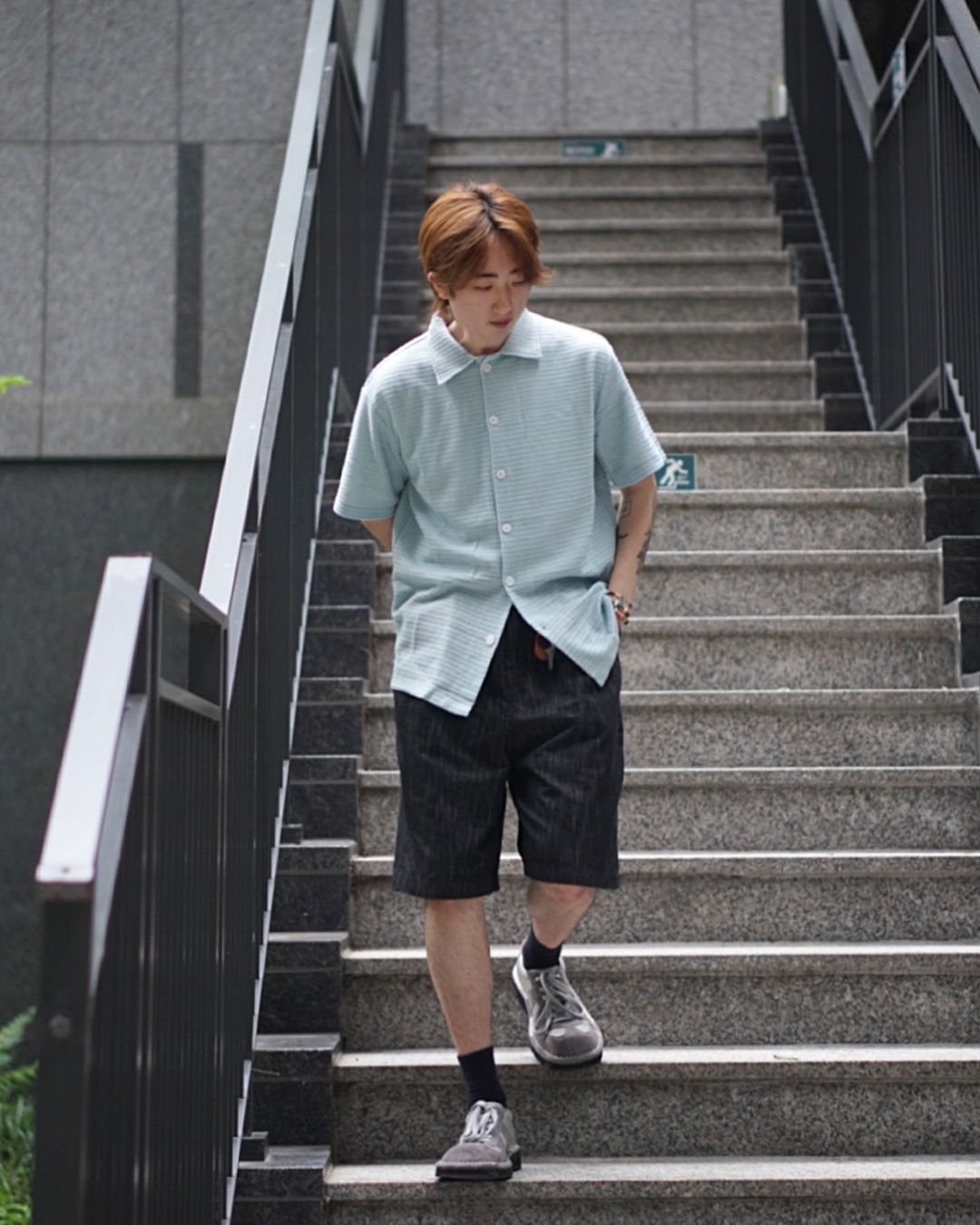 𝒩ℯ𝓌 𝒟𝒶𝓎_새일리룩 | #협찬 꾸리꾸리한 날씨에 밝게😊 폴리100 반팔 셔츠😎통기성 댑악✨ 오픈해서 스타일링 하면 라이트한 무드로 호캉스룩이 되어버림👍여러가지 스타일링 가넝. 여러가지 색갈들이 준비되어 있습니다 가성비로도 찰떡템 여름에도… | Instagram