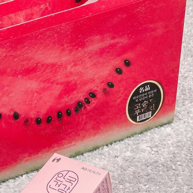 뷰티인플루언서 | 인스타기자단 | 육아맘 on Instagram: "#협찬 #광고 안국건강 아이원 수박씨 에디숀 🌸 - 안국건강 아이원 베스트셀러 ’수박씨 루테인‘ 컨셉의 한정판 패키지 출시!! 요즘 폰
