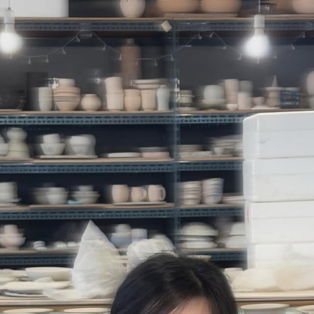 냥이 on Instagram: "#광고 요새 토끼혀립부터 완조니 마른장미 색감까지 스펙트럼 넓게 빠졌는데 이런 립욕심을 채워줄 투에이앤 신상틴트 안써볼 수가 없잖아! 1,2,3호는 특히나 여리한 느낌이 베이스 립으로 활용하기 좋아서 레이어링해서 발라주면 느좋 그 자체. 

글레이즈 바운싱 틴트 꿀광 조합 @2an_official 
내픽은 2호 로지모카 + 5호 버블리👼🏻🪽

💋끈적입 없이 유리알 광택 유지 
💋웜톤, 쿨톤, 뉴트럴까지 포용하는 퍼스널컬러 
💋마일드한 플럼핑 효과로 도톰 입술 연출 

한손에 쏘옥 들어오는 뭉툭 달달한 틴트 디자인이 아쥬 내 스탈. 생얼에 립 하나만 발라도 칙칙 안색이 살아나서 쿨톤 웜톤 모두들 써봤으면,, 

#투에이엔 #글레이즈바운싱틴트 #캔디광 #탱글광 #마일드플럼핑 #맑은틴트 #올영추천 #틴트추천 #2aN"