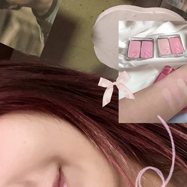 센히 SENHI on Instagram: "#광고 @2an_official
투에이엔 러브 버블 컬렉션 싹 다 찷여왔어💗

🍭듀얼 치크𓊆ྀི하트헤어핀+타투스티커 증정𓊇ྀི 
16 핑크텐션, 17 버블하트
🍬채도 높고 발색 좋은 쿨한 컬러 구성
🍬핑크텐션은 눈 밑을 밝히는 화사한 블러셔 느낌
🍬버블하트는 볼 가운데에 동그랗게 바르는 발그레한 블러셔 느낌🫶

🍭배러 미 아이 팔레트𓊆ྀི아이프라이머 증정𓊇ྀི 
16 버블캔디
🍬뉴트럴하고 팝한 핑크 섀도우 팔레트
🍬펄이 ㄹㅇ 미쳤어요˖࣪｡･:*
🍬버릴 컬러가 하나도 없는 핑크 메이크업 필수템

🍭퓨어 글래시 하이라이터𓊆ྀི타투스티커 증정𓊇ྀི 
IV01 슈가 베일 
🍬콧대 살아나는 진주 컬러의 하이라이터
🍬 존재감은 확실한데도 아이보리 베이스라 부담 ✘ 

🍭글레이즈 바운싱 틴트𓊆ྀི미니틴트 증정𓊇ྀི 
15호 피치버블, 16호 슈가버블
🍬코랄/핑크 한 방울 차이로 웜/쿨 나뉘는 핑크립
🍬맑고 투명하게 올라오는 채도에 물먹 광택이 너무나도 아름다와요
🍬멘톨 효과로 입술산 도톰+매끈한 입술 연출 가능

➕컬러 플레이 듀얼 아이라이너
1호 허니피치, 4호 로지캔디
🩵하츠투하츠 이안 공주 눈처럼 애교살이 가로로 길면서도 자연스러우려면 #허니피치 
🩵뒷트임하기에 좋은 #로지캔디 까지 쓰면 소녀들 좋아 죽죠 ̵ ̀ ̗ ♡ ̖ ́ ̵ 

 ˖࣪｡･:*:･ﾟ★,｡･:*:･ﾟ☆ ˖࣪｡･:*:･ﾟ★,｡･:*:･ﾟ☆ 

#올영픽 #올리브영추천템 #올영필수템 
#러브버블컬렉션 #롱웨어링파운데이션미니
#컬러플레이듀얼라이너 #투에이엔 #하츠투하츠
#올영신상 #올리브영세일 #올영단독 #핑크메이크업"
