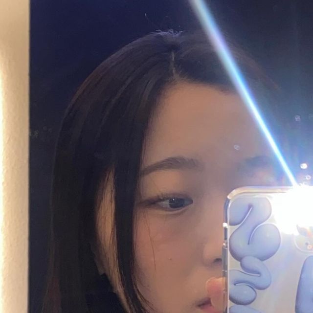 수빈 on Instagram: "#광고
@likemake_official 

여름맞이 귀여운 케이스 데려왔어요 ෆ⸒⸒
시원하고 청량한 블루 컬러 넘 예쁘지 않나요?🥹
일반 젤리 케이스보다 변색에도 강하고 인쇄 퀄리티도 너무 좋아요!
해피니스 블루 이름도 너무 귀여워…🩵🫧

#라이크메이크 #likemake_official #아이폰케이스 #휴대폰케이스 #스마트폰케이스"