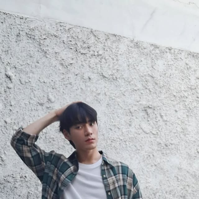 최정효 on Instagram: "가을 곧 시작?.🍂 #STANDARDERROR

빈티지 감성을 체크 패턴에 담은 셔츠
오버핏으로 여유로운 핏감
셔츠 하나로 가을 데일리룩 완성👌
(실내에서도 입기 좋은 두께감입니다😶‍🌫️)

.
.
.

#광고 #스탠다드에러 #STANDARDERROR #남여공용셔츠 #셔츠 #셔츠추천 #긴팔셔츠 #오버핏 #체크셔츠 #간절기셔츠 #Shirt  #CheckShirt  #Long-Sleeved Check Shirt #빈티지셔츠 #패키지 #1+1패키지 #가을코디 #데일리룩 #outfit #ootd #데일리 #가을코디 #여름끝자락 #남자코디"