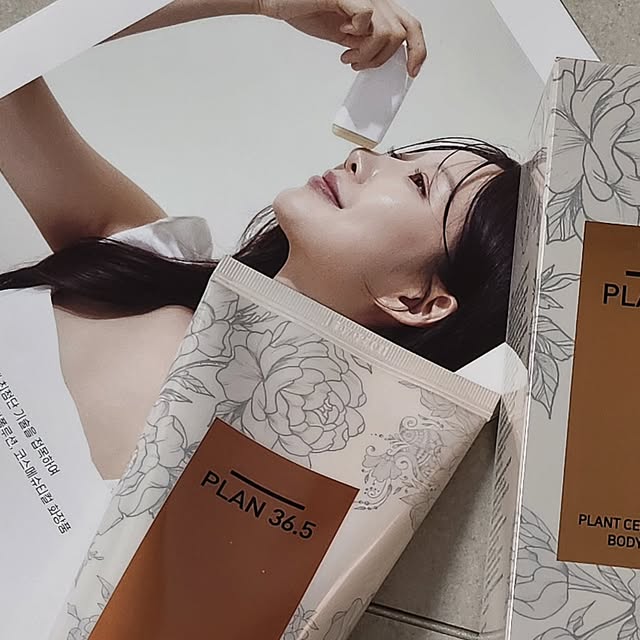 @eun.__.mi0313 on Instagram: "#제품협찬
<plan36.5 플랜트 셀 릴렉싱 바디스크럽>
plan36.5 플랜트 셀 릴렉싱 바디스크럽은 곱게 간 호두 껍질 가루와 추출물을 포함한 인체 저자극 테스트 완료 제품! 

히알루론산 및 홍삼,꿀물,식물에서 유래한 4가지 특허 성분이 함유되어 있으며 에델바이스캘러스 배양성분과 히알루론산을 함유해 피부를 매끄럽게 수분 충전 해줘요. 

자연에서 얻은 식물성 성분과 plan36.5만의 피부과학을 한번에 느낄 수 있는 바디 스크럽은 바이올렛 머스크 향이라 우아하고 신비로운 향이 한가득!🤍🤍 

#광고#각질제거#스크럽#히알루론산#식물성 성분#에델바이스캘러스배양추출물#샤워"