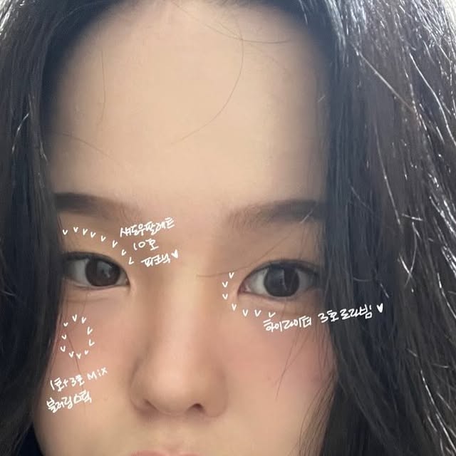 @jinahjoah on Instagram‎: "#광고 #유료광고 #2aN ❀ 2aN-Spring Romance Collection ❀ 색조 맛집 낋여왔슴 💁‍♀️ᩚʕت̫ʔ 🤍ྀི ❝ 포켓 코튼 블러링 스틱 ❞ ⤷ 1호 베이비 피치 Baby Peach ⤷ 3호 베리