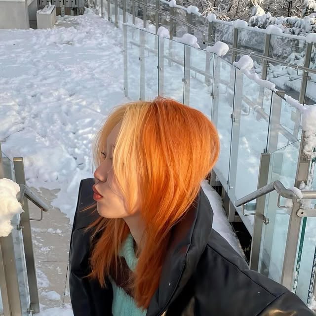 LISO / 이소연 on Instagram: "#광고 #standarderror 
_
여유로운 실루엣의 하이넥 레더 패딩 소개 올립니ㄷㅑ🦊

따끈해서 겨울 두렵지 엑스엑스
_

#스탠다드에러 #STANDARDERROR #남여공용패딩 #패딩 #패딩점 퍼#레더패딩 #오버핏 #헤비아우터 #아우터 #레더 #데일리룩 #패당추 천 #Padding"