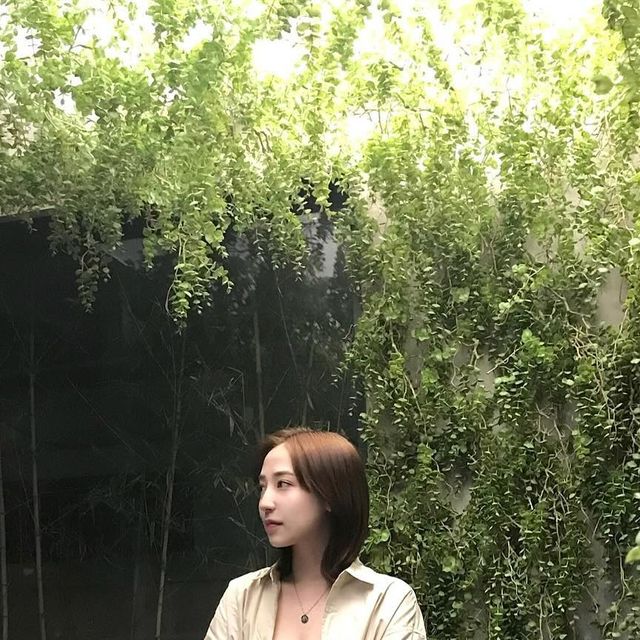 이유진 on Instagram: "🙈

#아이러니포르노화이트라인  #아이러니포르노 #남여공용  #데일리룩 #셔츠 #SHIRT #워셔블 #셔츠추천 #하프셔츠  #반팔셔츠"