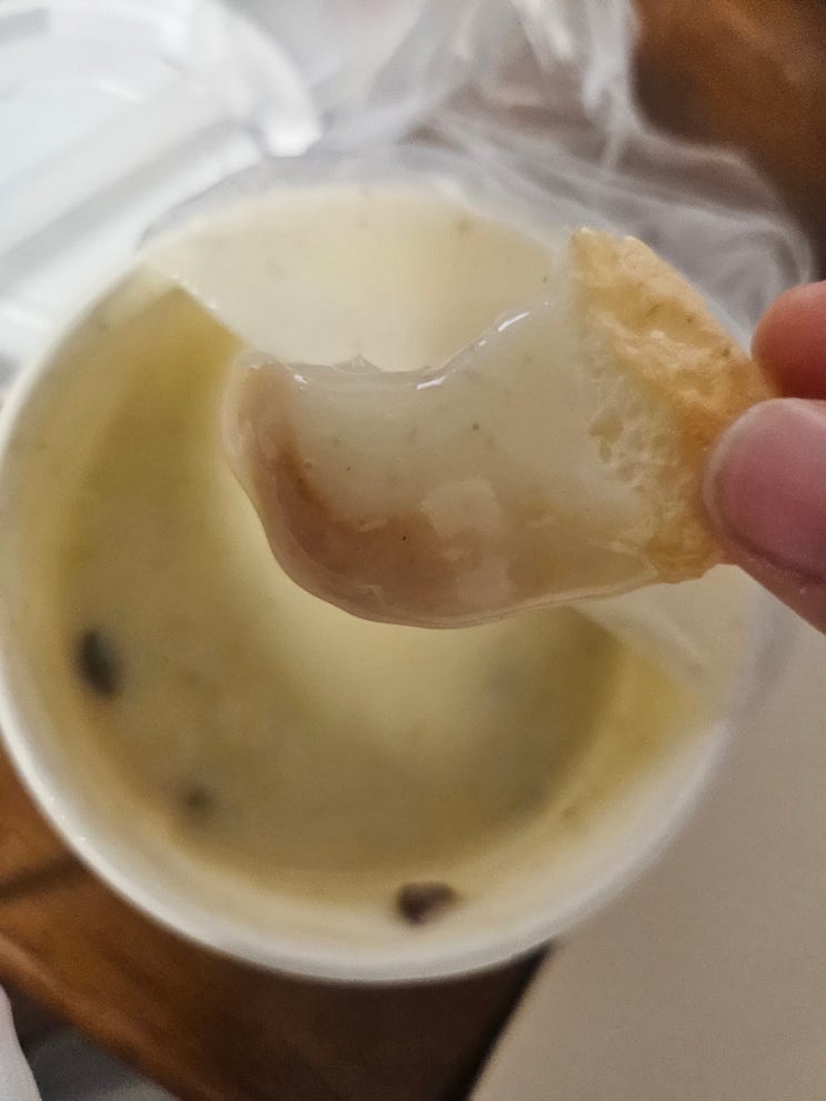 서울역 어스 샌드위치 먹물  바질 샌드 위치 ~~ 후기