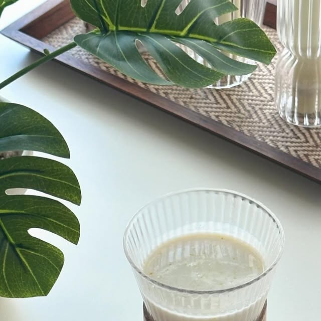 제나홈 | 작은집인테리어 | 1인가구 on Instagram: "#광고 집에서 간편하게 즐기는 고구마라떼🍠

성큼 다가온 겨울, 요즘 같은 날씨에 따뜻한 고구마라떼 넘나 땡기잖아요. 하지만 보통 밖에서 사먹는 고구마라떼는 당 함량이 높아서 자주 먹긴 부담스러웠는데, 당 걱정 없이 먹을 수 있는 고구마라떼가 있었지 모에요

“맥널티 스테비아 단백질 고구마라떼“는 천연 감미료 스테비아가 들어 있어 당 걱정 없이도 달달하게 먹을 수 있어요. 무엇보다 고구마 함량이 높아서 한 모금 먹자마자 고구마의 진하고 풍부한 맛을 느낄 수 있었다는🤎

또 스틱 형태라 한포씩 뜯어서 물만 부어주면 바로 완성되니 너무 편하고 좋더라구요. 건강한 겨울 간식 찾으시는 분들에게 맥널티 고구마라떼 추천해요:)"