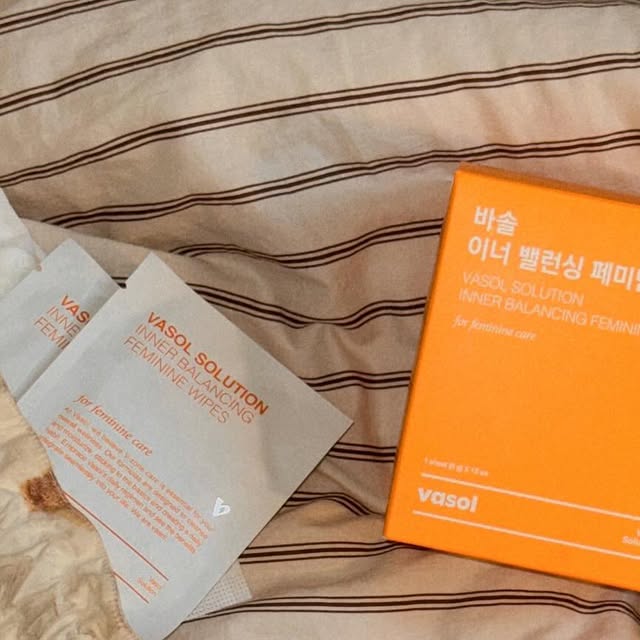 윤영지 on Instagram: "#협찬 저도 벌써 N병째 사용하고 있는 찐추천템 바솔 포밍워시와 페미닌티슈!! 제가 한 번 소개해 드린 적 있는데, 2번 가지고 왔다? 뭐다? 찐꿀템이다!!!! 피하