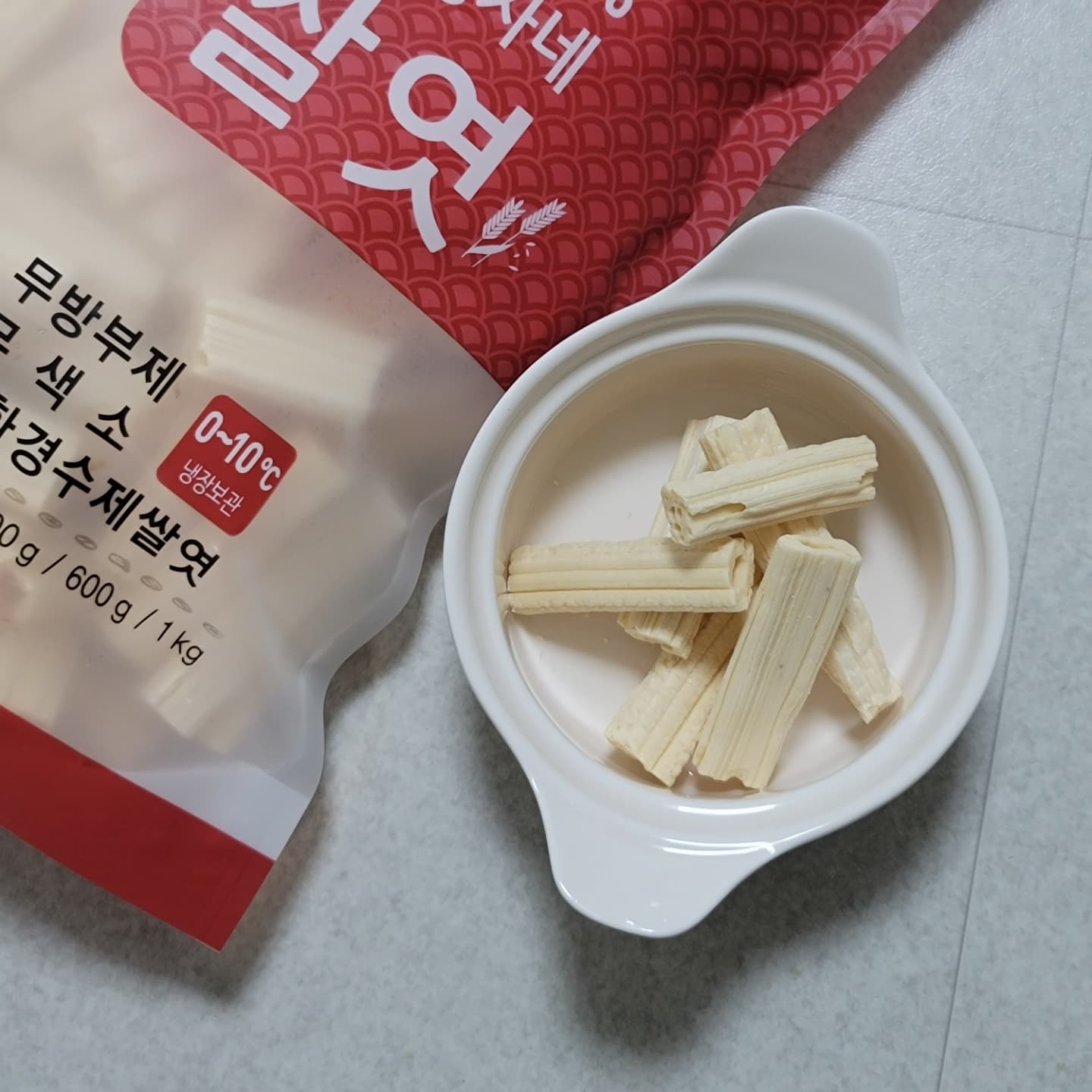 #광고 #수제쌀엿 #전통쌀엿 #국산쌀엿 #수제쌀엿 #전통쌀엿 #국산쌀엿
#잣정경자네 #담양장터 #담양장터몰

담양장터 쌀엿은 직접 수제로 만든 전통 간식으로
자연스러운 단맛과 고소한맛이나요

수제로 만든 쌀엿이라 정성과 시간이 담겨 있어 특별한 한국 전통 디저트에요
인공 첨가물 없이 전통 방식으로 만들어져 쫀득한 식감과 적당한 단맛 덕분에 너무 달지 않고 건강하게 먹을 수 있어요

간식으로 먹어도 좋고, 따뜻한 차와 함께 즐기기에도 딱!
정성이 깃든 쌀엿 한 조각으로 한국의 전통을 느껴보세요♡