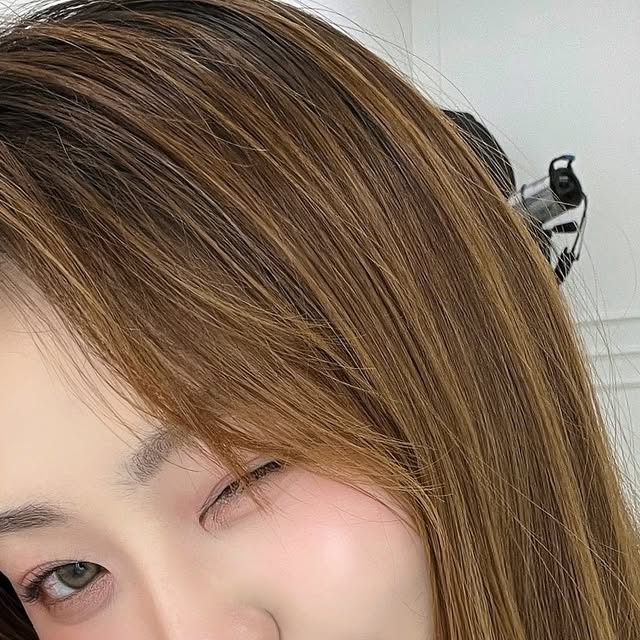 수선화 on Instagram: "봄메이크업 낋여왔어요 🫶🏻

#makeup #kstyle #kmakeup #봄메이크업 #치크추천 #올리브영 #뷰티모델 #beauty"