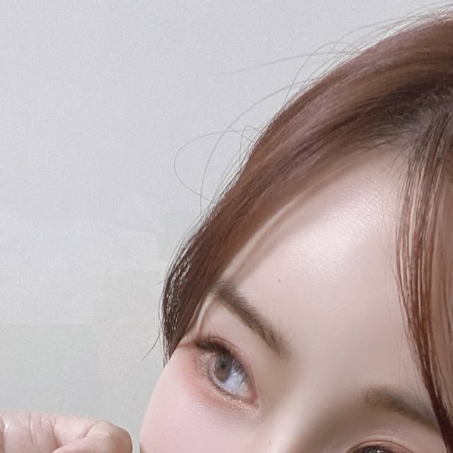 셀레나언니 Selena Nam on Instagram: "#광고
메이컵만 바꿔도 기분전환 되자누🍒

봄컬러에 어울리는 투에이원 메이컵으로 기분전환💕

올영에 단독출시했는데 펄감이 너무 이쁜 투에이원!! 립도 올영에 들어왔음 죠케떠🥹

@2an_official 

#투에이엔#블루밍가든#올영추천#봄웜#봄웜라#듀얼치크#하이라이터#2aN#뷰티크리에이터#뷰티인플루언서#봄컬러#봄메이크업#뷰티그램#뷰스타#뷰스타그램#메이크업#코덕#코덕스타그램"