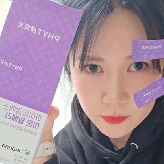 @available.90 on Instagram: "#광고 #협찬 
@pharmabros_official 빌베리는 항산화 기능이 뛰어난
작은 열매로 한 포당 빌베리추출물 함량이 100mg 가
함유되어 있어 하루에 한 포로 충분하게 눈 건강 관리가능!!!
스틱포로 포장되어 있어서 어디든 간편하게 휴대하고 다니다가 생각날 때 바로 털어먹거나 물에 타서 먹을 수 
있는 레알템,,, 100년의 노하우가 있는 이탈리아의 
믿을 수 있는 원료사 indena 사에서 빌베리열매 100%
추출분말이 함유!! #빌베리효능 #빌베리영양제추천
#빌베리파우더 #약들약빌베리 #이뮨빌베리 
#빌베리루테인  http://bit.ly/3NFJ0NF"