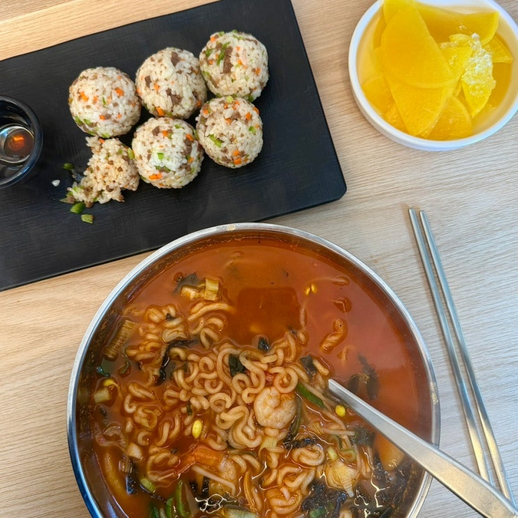 스트레스 확 풀리는 동두천 맛집 점심 메뉴 추천 매운 라면 [빨간세상라면학교]