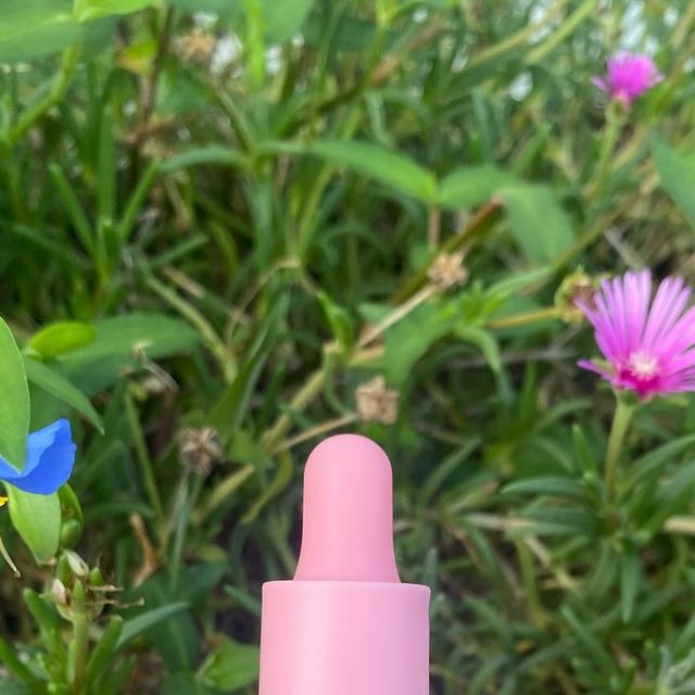 쩡이 on Instagram: "#광고 광채세험 찾다가 알게된 에이프릴스킨 핑크알로에 뮤신 흔적세럼 써보게 되었습니다. 에이프릴스킨 핑크알로에 뮤신세럼 첫 출시!! 7일 흔적 세럼 단, 7일만에