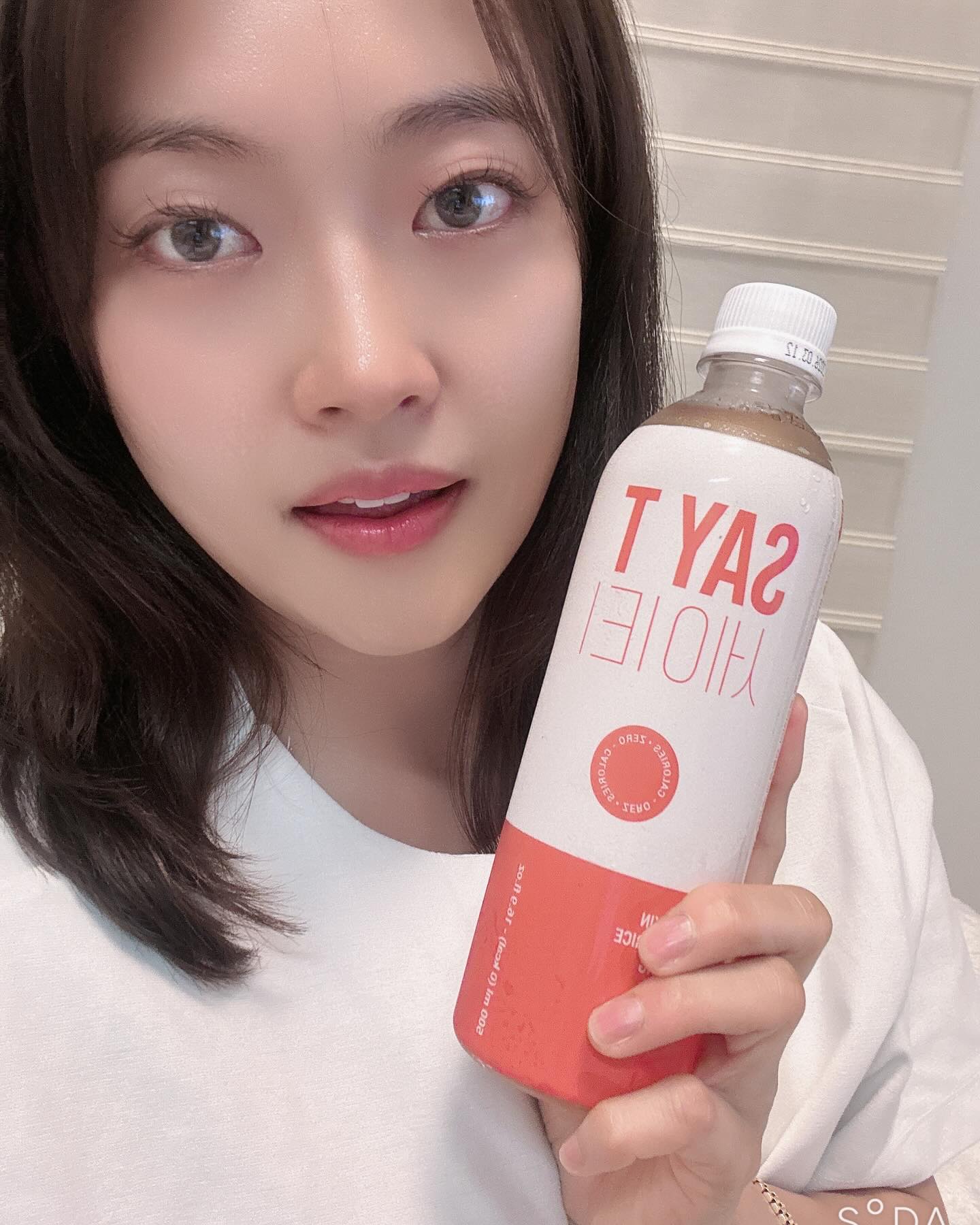 세이티💛
건강한 맛의 음료 중 제일 맘에 드는 맛을 찾아따!
아침마다 붓는 분들은 쟁여두고 마셔야해요~
호박과 우롱의 효능이 조화로운 맛으로 나왔어요!
고소하고 붓기에 좋은차! 물처럼 마시기 편한 차!
지금 쿠팡에서 세이티 검색하면 특가 판매중!

say_t_official

#세이티 #sayt #붓기차 #호박우롱차 #맛있는차 #고소한차
