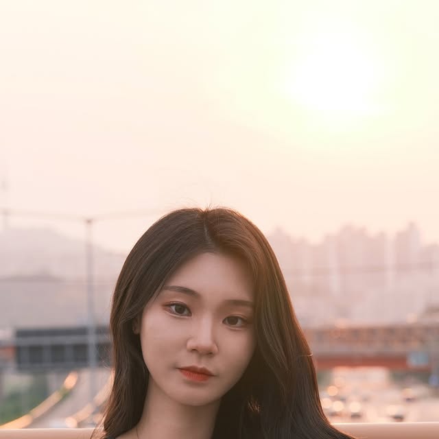 @c_heess on Instagram: "노을+한강+여름=🧡
.
.
.
#한강 #공원 #서울숲 #서울 #seoul #노을 #스냅 #여름스냅 #스냅사진 #스냅촬영 #촬영 #스냅샷 #스냅모델 #일반인모델 #snapshot"