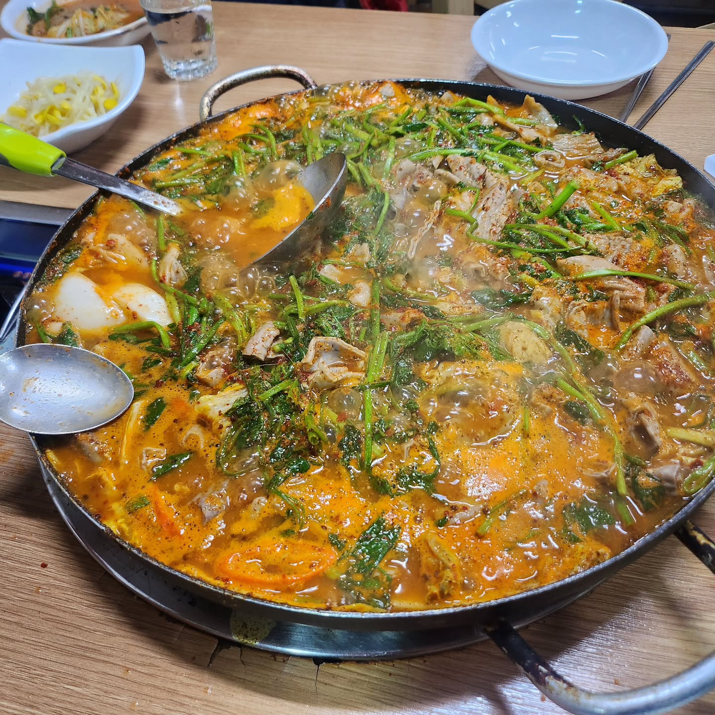 곱창전골에 소주한잔
좋구나~~ㅎㅎ
#약대동 채가당
맛있구나