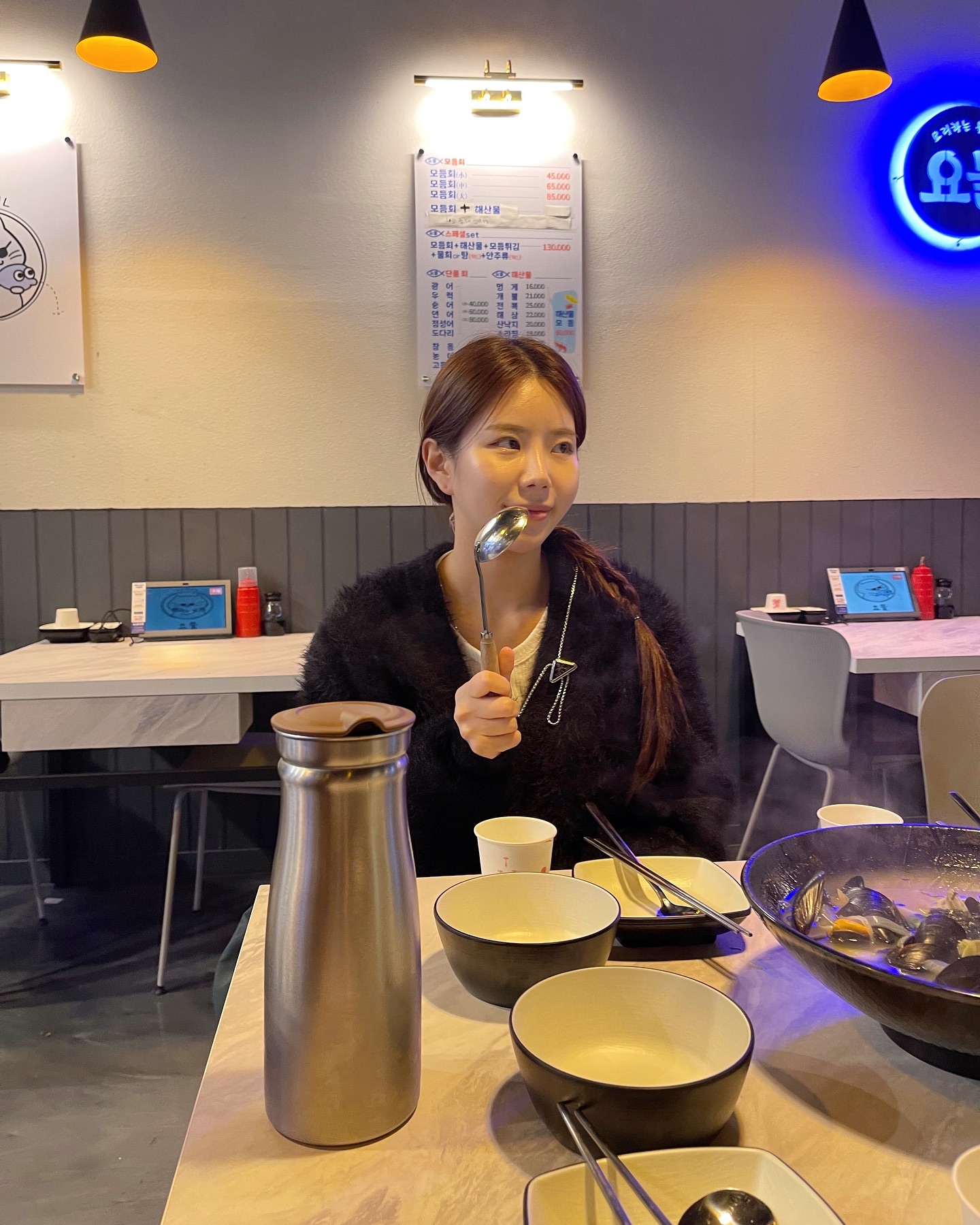 붕어빵 말고 방어회 다이어트회..🐷..🐟..?
귀여운 마스코트 고양이 요물에 있오요 냐옹(발산으로.. go)
조개탕, 콘치즈에 고등어구이까지, 배부르게 먹다 갑니다

#발산역맛집 #발산횟집 #발산회식 #발산역술집 #마곡맛집 #요물 #발산요물