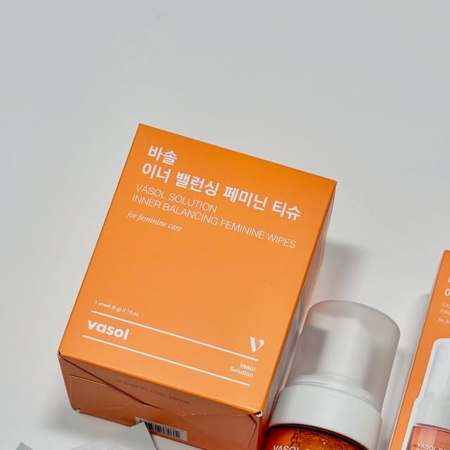 Julia❤️ on Instagram: "#광고 @vasol_official #바솔 이너밸런싱 포밍워시&패미닌티슈 W케어 18관왕, 누적 판매량 50만병의 올리브영 여성청결제 1위 제품 유명해서 이미 다들 알고 계실텐데요~ 바솔