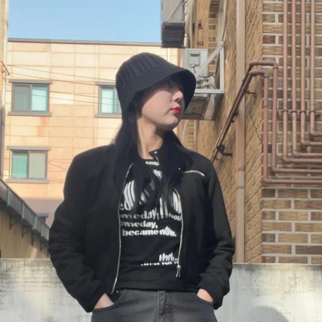 한별 on Instagram: "#협찬 @standarderror_official 이번에 87-STAN047 벌룬핏 워싱 와이드 데님팬츠 빈티지다크블랙(s) 입어봤는데 진짜 편하고 핏도 예술!! 스펙 164cm/65kg에 사이즈도 아주 찰떡쿵~!! 벌룬