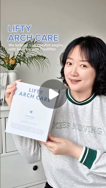 #광고

요즈음, 조금만 걸어도 발이 너무 피곤해요
특히 오래 서 있는 날은 진짜 답 없이 없고
운동을 좀 오래한날도 발이 아프더라고여. 
그래서 써본 **리프티 아치케어**

그냥 깔창이 아니라 ‘아치를 잡아주는 느낌’
발 아치에 맞게 지지해주니까
체중이 분산돼서 덜 피곤하고
오래 걸어도 부담이 덜해요.

운동 후 리커버리를 위해 요거 사용하면
마사지 패드 착용 시 혈액순환 도움이 되어
훨씬 편안해지는 느낌이더라고여. 
3단계 높이조절 아치패드로 내 발에 맞게 !!
 
오래 서서 일하는 분들
하루 종일 많이 걷는 분들
발 피로 자주 느끼는 분들

오다리, 안짱다리, 골반경사, 팔자걸음등
자세교정 필요하신분들 요거 한번 써보세요 !!

@footfilter_official
#풋필터 #리프티아치케어 #아치깔창 #자세교정 깔창 체형교정