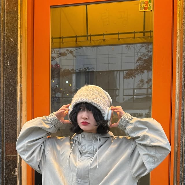 세니 on Instagram: "#협찬

맛도리바지 가꾸와따요
모자도 귀엽쥬?

핏 대따이뿐데다가 색감도 아쥬 맘에들구 워싱이 아주아주 잘 들어가쑤요

[스탠다드에러]
[87-STAN047 벌룬핏 워싱 와이드 데님팬츠 빈티지그레이]

#스탠다드에러 #STANDARDERROR #남여공용팬츠 #데님 #데님팬츠 #팬츠 #바지 #와이드바지 #워싱팬츠 #와이드팬츠 #데일리룩 #바지추천 #DenimPants #Denim #Pants"