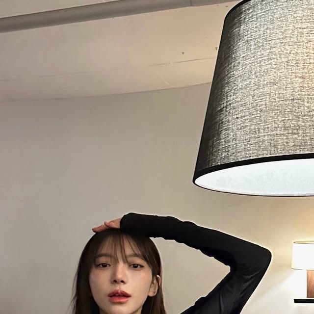 iru 이루 on Instagram: "운동 끝나고 바로 카페 가도 손색없는 데일리 무드 셋업🖤 
편안함은 기본, 핏도 예쁘고 팔도 길어보인다구˚₊·—̳͟͞͞♥
가볍게 걸치기 딱 좋은 윈드브레이커랑 하프집업 조합으로 일상부터 운동 러닝까지 나의 만능룩..✩゜*⸜(ू ◜࿁◝ )
근데 진짜 너무 예쁘죠... 지짜루...
 #AD @mfav_official  @mfavguide ♥"
