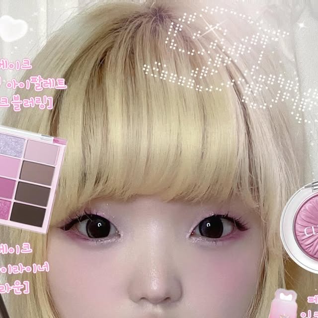 ✨🫧𝐻𝓎𝒶𝓃𝑔•향🫧✨ on Instagram: "❄️ 겨쿨브라이트 깔끔 #motd ⌯･ᴗ･⌯🤍

오늘은 겨쿨브라이트 특유의
 ✨또렷&청량✨한 느낌을 살려서,
깔-끔하고 쿨한 무드로 메이크업 해봤어요🩵

👀 [EYE]
아이 메이크업은 완전 대존예 핑크…ෆ

웨이크메이크 소프트 블러링 아이팔레트 09 하이핑크블러링은
진짜 쿨한 핑크들로만 구성돼 있어서 완전 취향저격💘
키스미 히로인메이크 시크릿 음영 아이라이너 01 핑크베이지로 
삼각존 음영 한번 더해주고 리퀴드 아이라이너 N 03 차콜브라운으로 깔끔하게 눈매 마무리했어요⌯˃̶᷄ ⁻̫ ˂̶᷅⌯

🤍[CHEEK]
치크는 겨쿨 브라이트의 정석…!

크리니크 치크 팝 15 팬지팝으로 살짝 상큼하게 톡톡💜
흰기 도는 보라빛이라 피부가 확 밝혀보여요✨

💋 [LIP]
립은 조합으로 완-성ෆෆ

베이스는 오디볼로 촉촉하고 차분하게 깔고,
그 위에 쿨세자빈을 올려서 생기 팡팡!🫐
둘이 합치면… 그저 완벽… ෆ͙ᵕ̈

🌟 [HIGHLIGHT]
스틸라 헤븐스 휴 하이라이터 오퓰런스로
콧대+콧망울에 사르륵 얹어주면 촤르르광˚₊‧꒰ა ⸝⸝ᵕ 𖥦 ᵕ⸝⸝ ໒꒱

📌 오늘 메이크업 키워드는 ✨깔끔한 대비감✨
쿨한 핑크 팔레트에 밝은 피부톤 살려주는 색감 조합으로
겨쿨브라이트의 청량미 + 세련미 가득하게 연출했어요🫶🏻💜⌯⁺₊‧.🐇💌

#겨쿨브라이트 #쿨톤메이크업
#하이핑크블러링 #팬지팝 #오디볼 #쿨세자빈
#겨쿨메이크업#핑크메이크업 #makeup #kbeauty 
#쿨톤조합 #틴트조합 #치크추천 #아이팔레트추천"